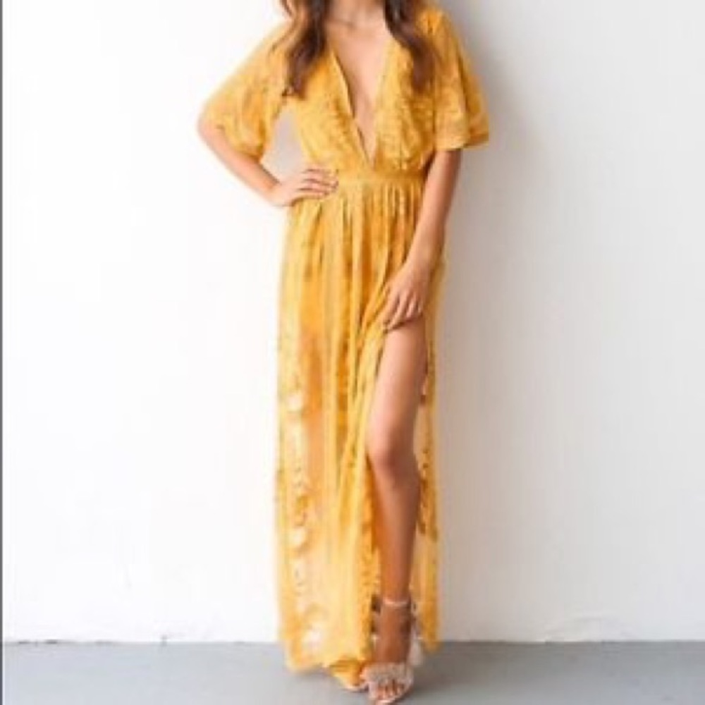 Deep-V Lace Maxi - Picture 6 of 8